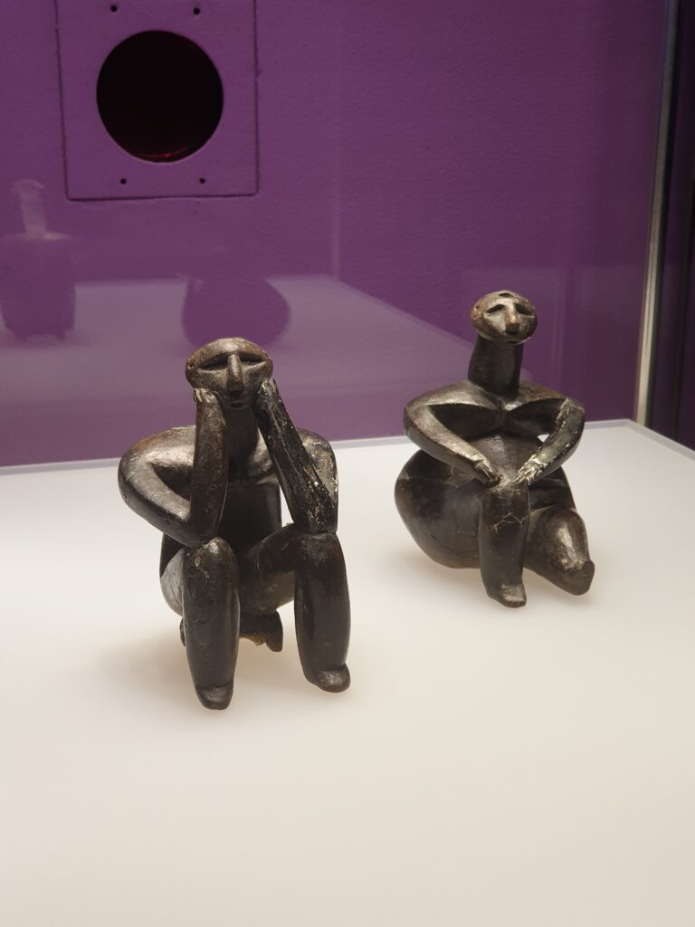 Le penseur et femme assise.
Musée Bucaresti