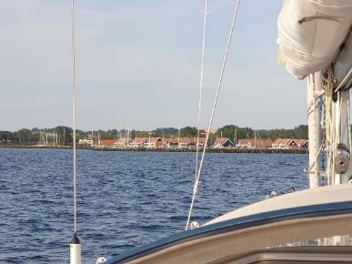 A boat on the water

Description automatically generated